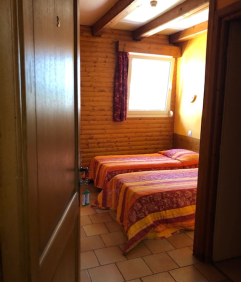 https://closmalpre.qsdev.fr/app/uploads/2024/06/Chambre.png