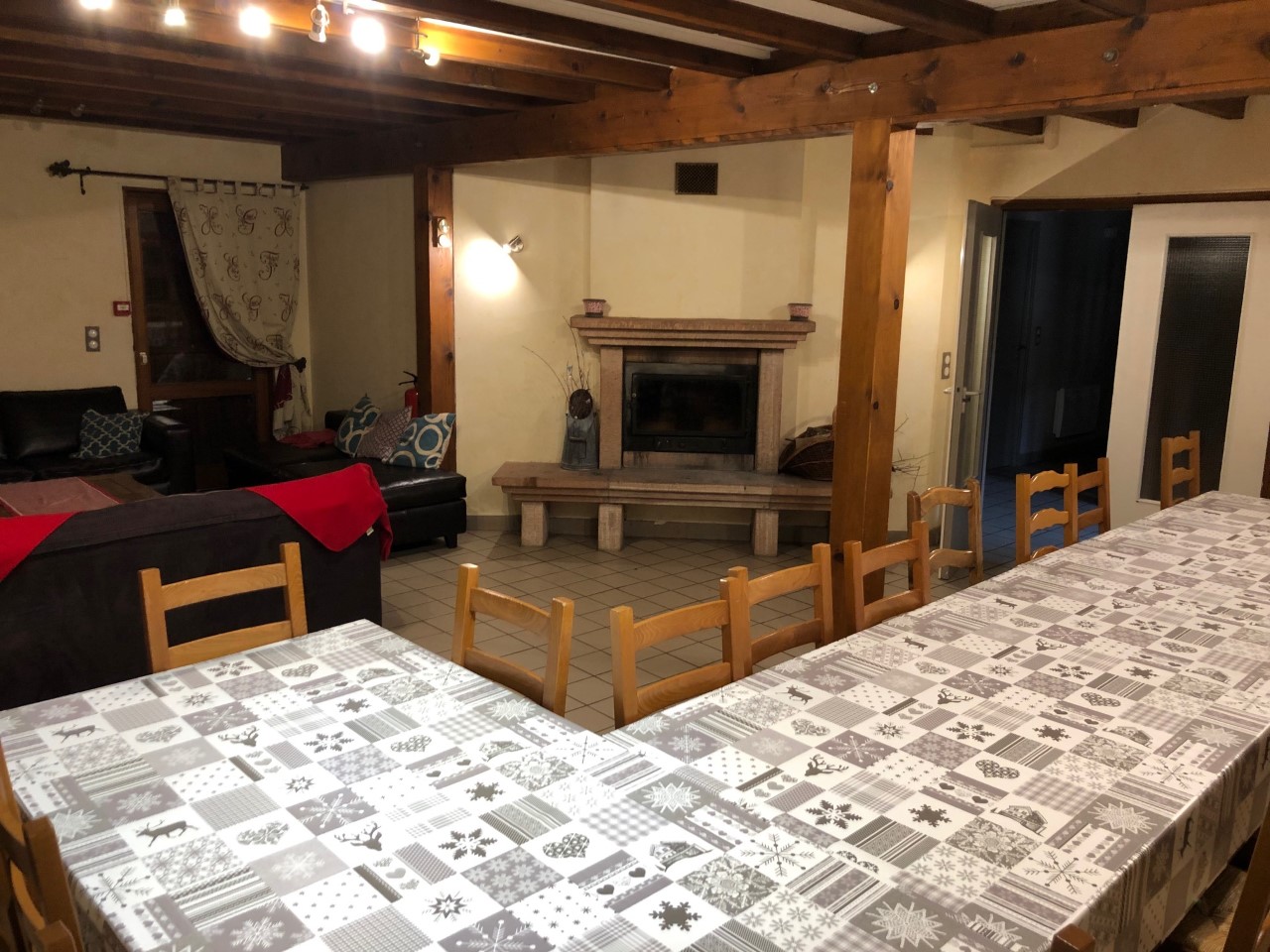 https://closmalpre.qsdev.fr/app/uploads/2024/07/hebergement-chalet-epinette-6.jpg
