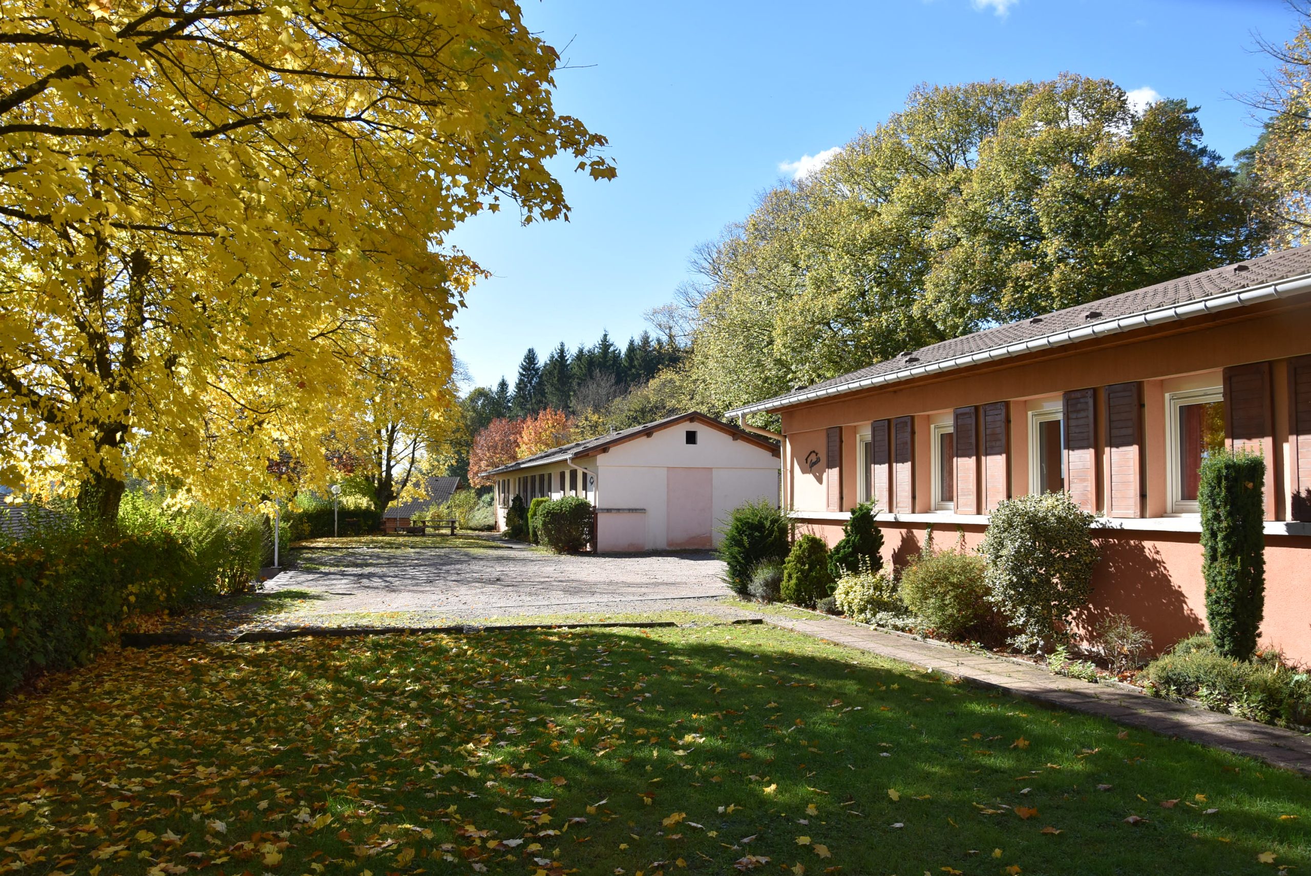 https://closmalpre.qsdev.fr/app/uploads/2024/07/hebergement-chalet-genets-1-scaled.jpg