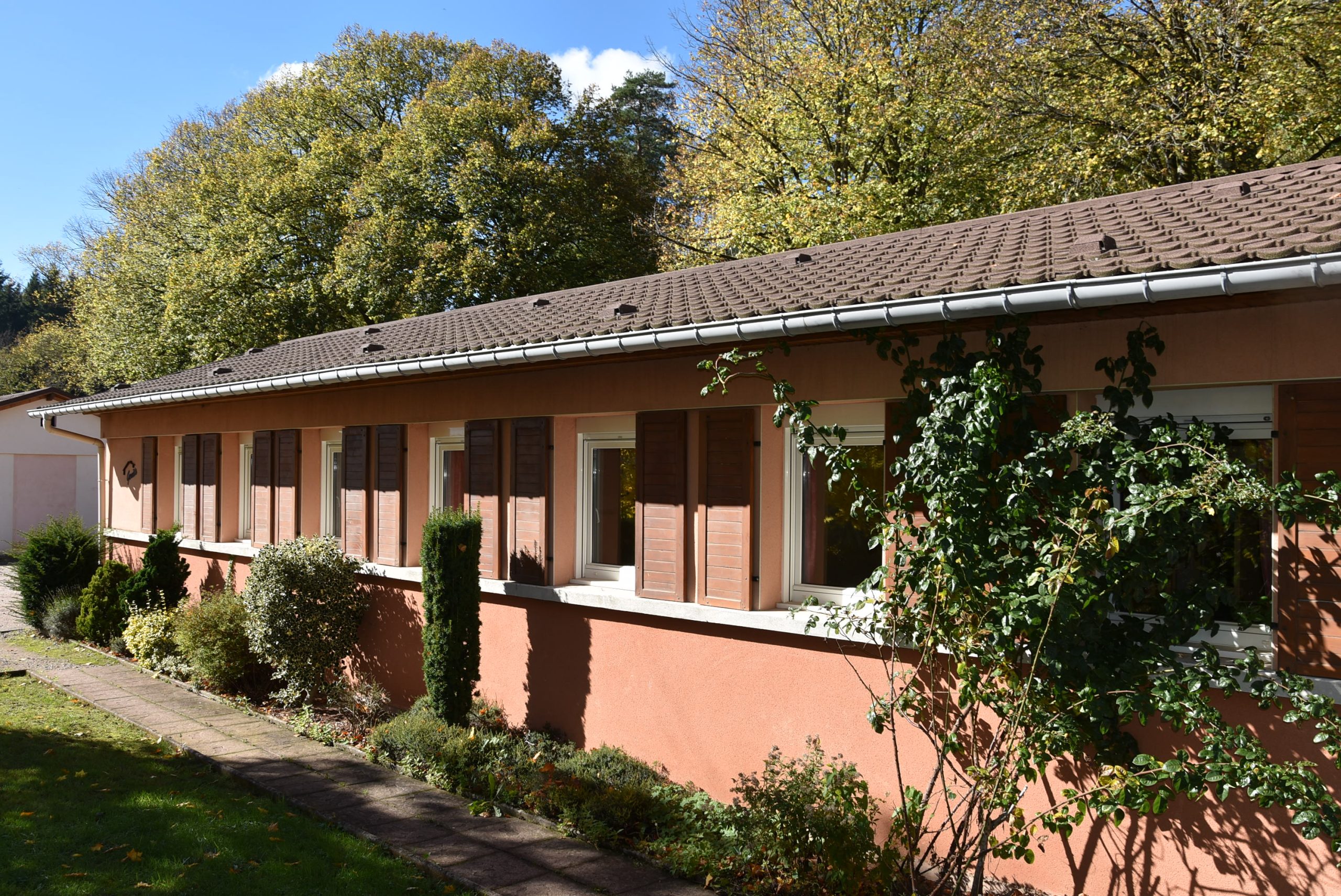 https://closmalpre.qsdev.fr/app/uploads/2024/07/hebergement-chalet-genets-2-scaled.jpg