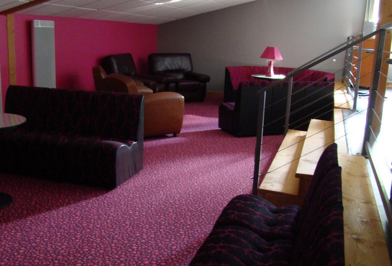 https://closmalpre.qsdev.fr/app/uploads/2024/07/salle-lounge-bar-6.jpg