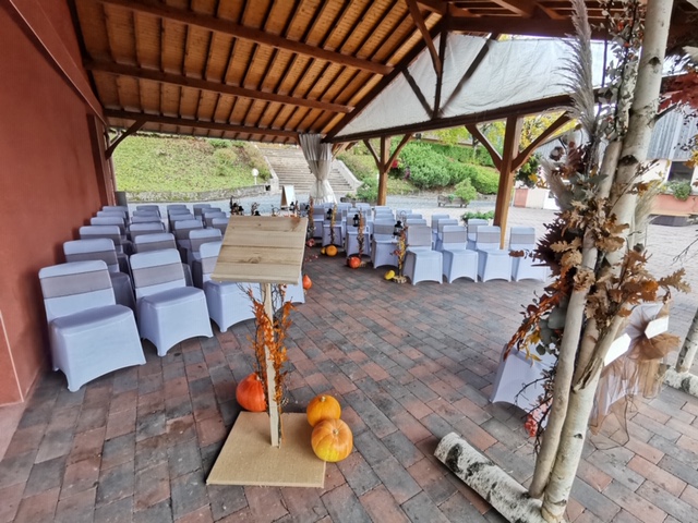 https://closmalpre.qsdev.fr/app/uploads/2024/07/salle-reception-1.jpeg